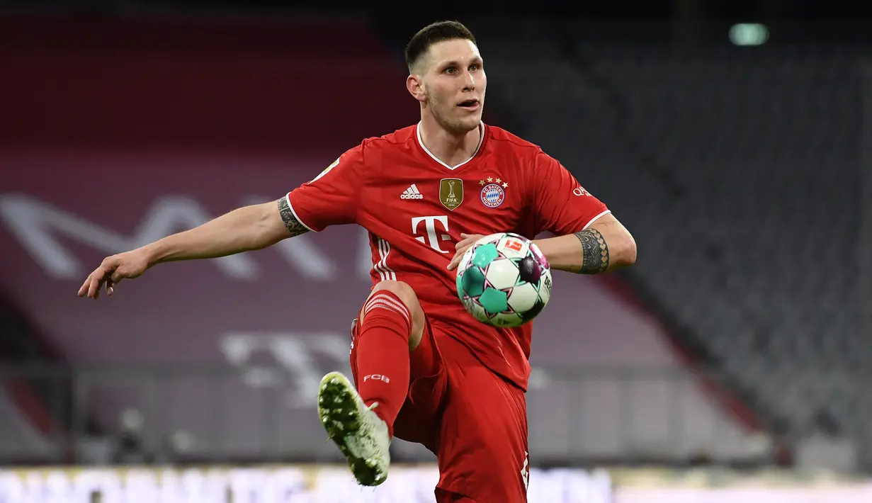 Beberapa terakhir, lini belakang Bayern Munchen sering dipercayakan oleh Niklas Sule. Ia merupakan bek tengah yang memiliki pengalaman dan jam terbang yang luar biasa. Namun, MU akan sulit untuk mendapatkannya usai dirinya dikabarkan akan merapat ke Dortmund pada musim depan. (AFP/Andreas Gebert)