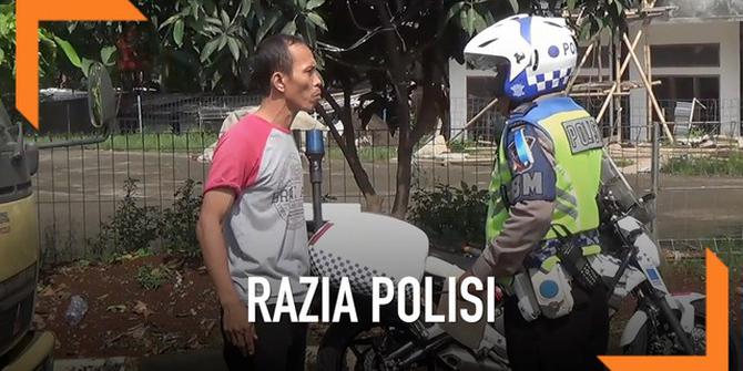 VIDEO: Takut Ditilang, Pengendara Truk Mau Kabur