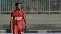 Hamka Hamzah saat membela PSM Makassar pada Liga 1 2017 di Stadion Pakansari, Bogor, (15/5/2017). (Bola.com/Nicklas Hanoatubun)