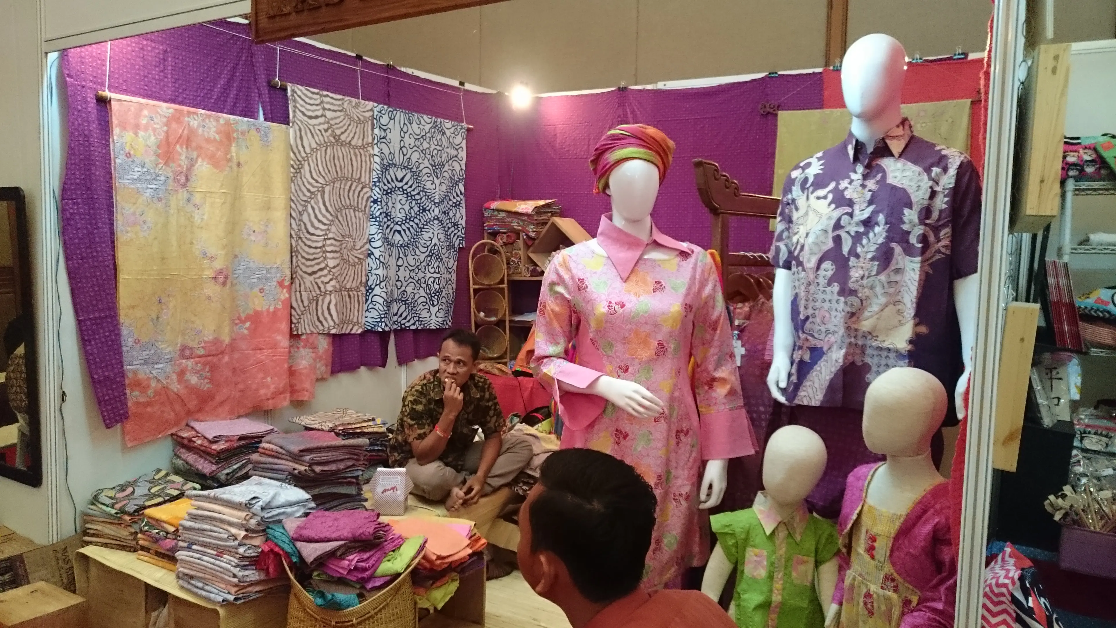  Pameran Produk Dalam Negeri Berkualitas di Inacraft 2016. (Liputan6.com/Meita Fajriana)