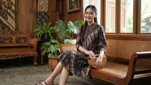 Model Atasan Batik Wanita Elegan Panjang Terbaru yang Nyaman untuk Pinggul Besar