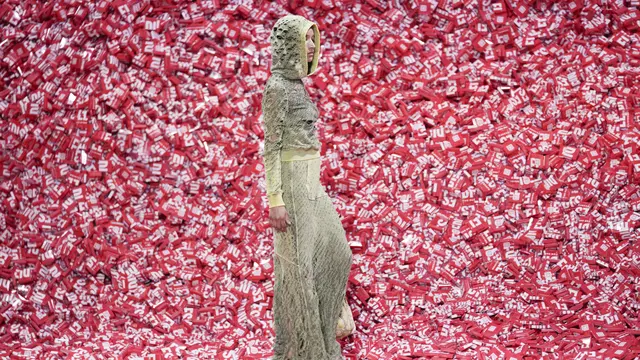 Peragaan Busana Diesel di Milan Fashion Week 2023 Dihiasi 200 Ribu Kondom