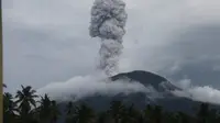 Gunung Ibu di Halmahera Barat, Maluku Utara meletus, Sabtu (12/1/2019) sore. (Dok BNPB)