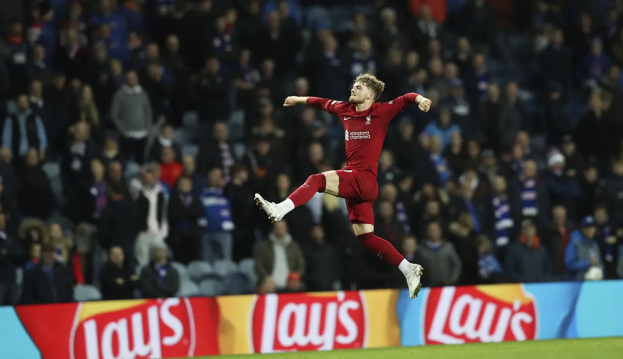 Gelandang Liverpool, Harvey Elliott berselebrasi setelah mencetak gol ke gawang Rangers selama pertandingan lanjutan Grup A Liga Champions di stadion Ibrox di Glasgow, Skotlandia, Kamis, 13 Oktober 2022. Liverpool menang telak atas Rangers 7-1. (AP Photo/Scott Heppell)