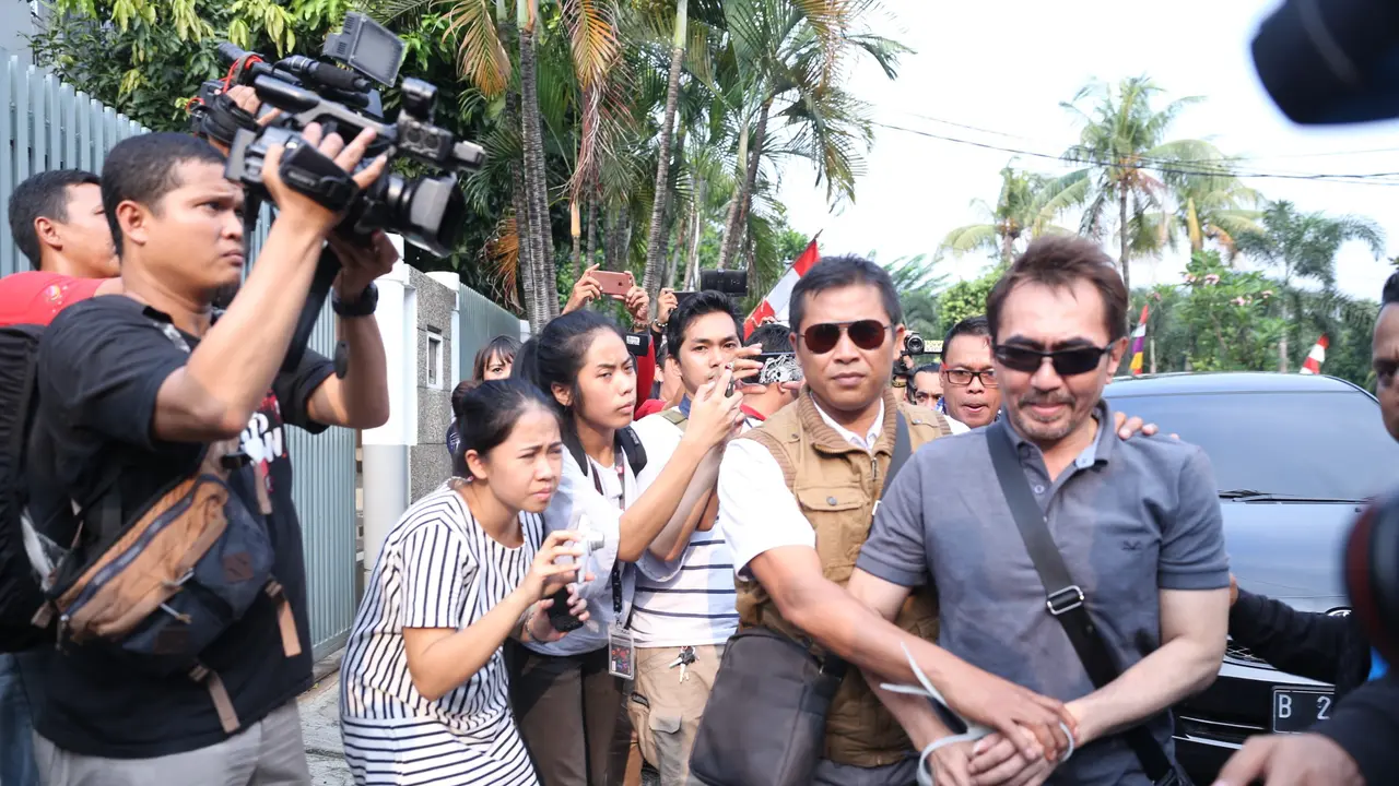 [Bintang] Gatot Brajamusti