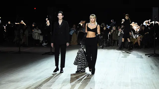 Miley Cyrus di Catwalk New York Fashion Week