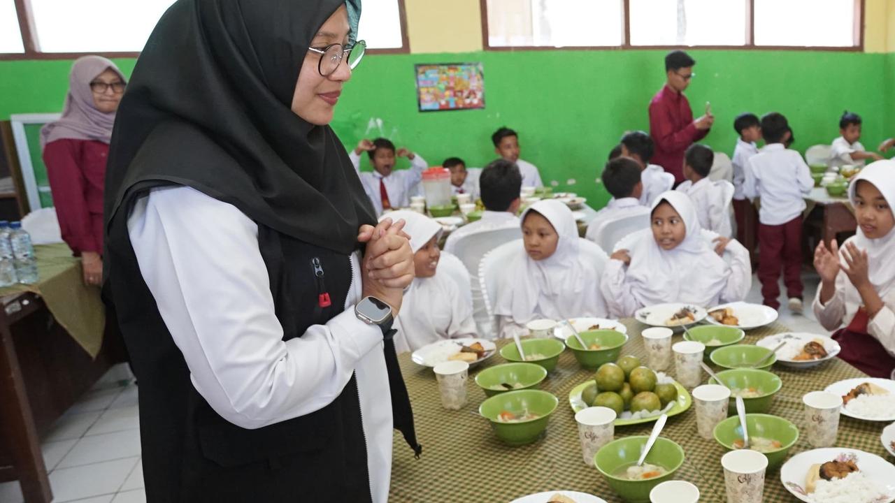Bupati Ipuk Simulasi Program Makan Siang Bergizi