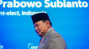 Menteri Pertahanan sekaligus Presiden Republik Indonesia terpilih, Prabowo Subianto saat memberikan pidato khusus pada KTT Shangri-La Dialogue ke-21 di Hotel Shangri-La di Singapura, Sabtu, 1 Juni 2024. (AP Photo/Vincent Thian)