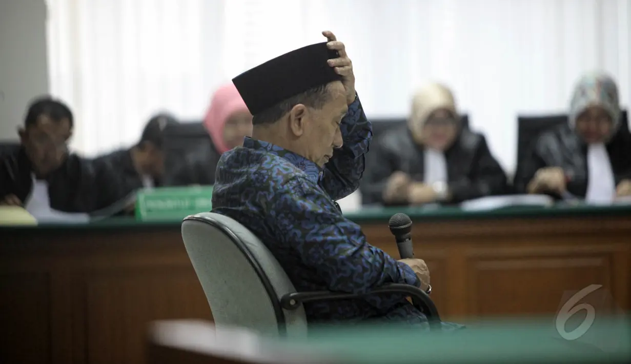 Tersangka kasus korupsi migas, Fuad Amin Imron kembali menjalani sidang lanjutan kasus dugaan suap pasokan gas alam untuk pembangkit listrik di Gresik dan Bangkalan di Pengadilan Tipikor, Jakarta, Kamis (22/5/2015). (Liputan6.com/Yoppy Renato)