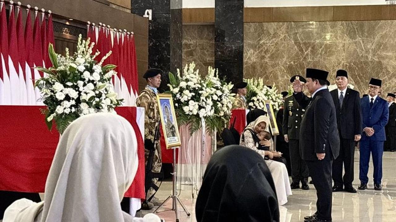 Presiden Prabowo Beri Penghormatan Terakhir kepada Tiga Prajurit TNI Gugur dalam Misi Perdamaian