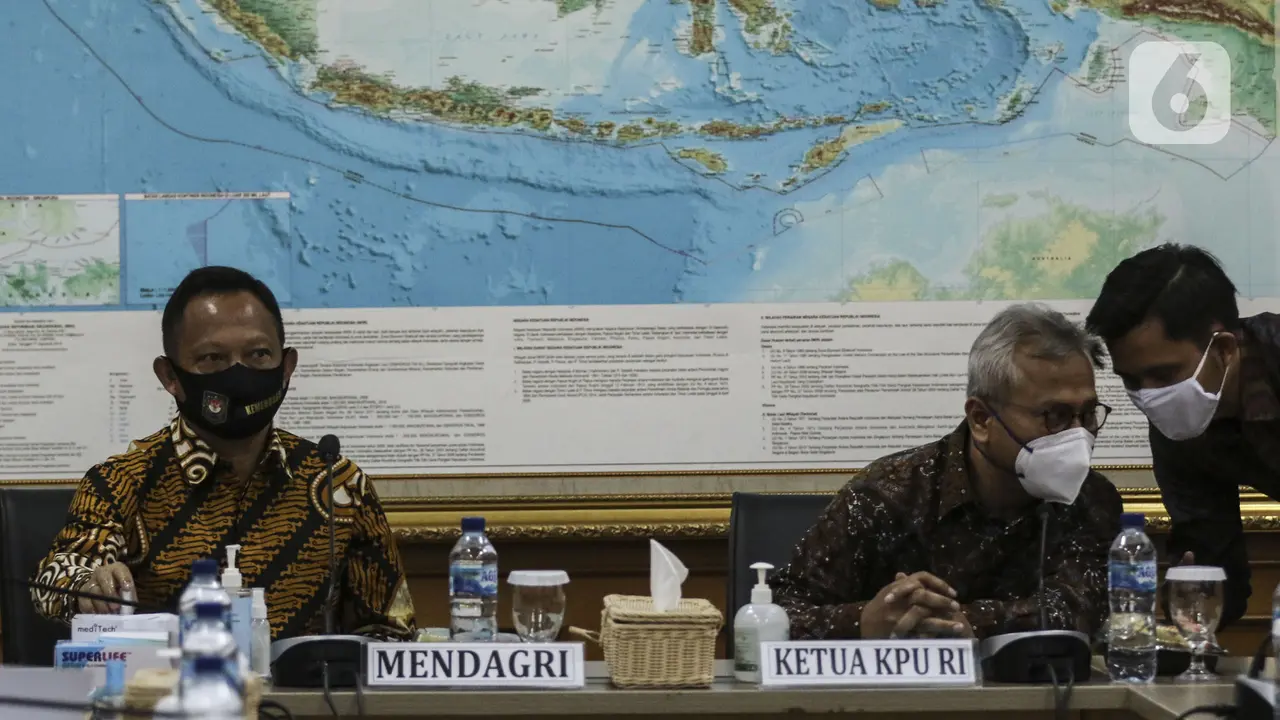 FOTO: Mendagri Tito Karnavian Sambangi KPU