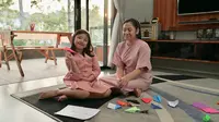 Ghea &amp; Ghia Nyanyikan Lagu untuk BJ Habibie