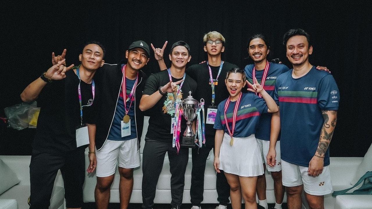 Makin Ganteng dan Punya Perut 'Roti Sobek', POtret Ayman Anak Duta Sheila On 7 yang Jadi Pelatih Ayahnya