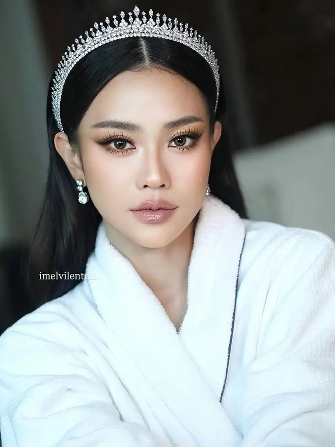 Potret Cantik Paripurna Jessica Jane dengan Riasan Mata Intense nan Elegan di Resepsi Pernikahan