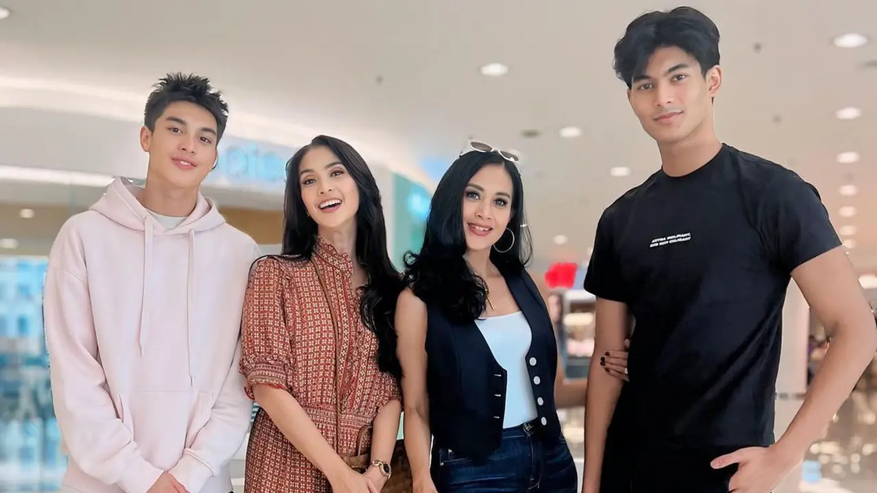 Diah Permatasari dan Maudy Koesnaedi