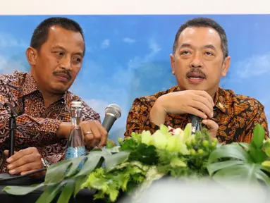 Direktur Utama PT Perusahaan Gas Negara (PGN) Jobi Triananda Hasjim (kanan) memberi sambutan dalam Rapat Umum Pemegang Saham Luar Biasa di Jakarta, Kamis (25/1). Pemerintah mengalihkan saham Seri B di PGN ke PT Pertamina. (Liputan6.com/Angga Yuniar)