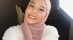 Sejak lama, Dara Arafah mengaku hati kecilnya sudah ingin berhijab. Namun kata hatinya itu selalu ditutupi dengan pikirannya untuk memilih berpakaian yang ia anggap nyaman dipakai. (Instagram/daraarafah)