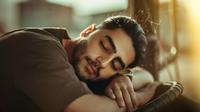 Ilustrasi pria tidur, bermimpi. (Photo by Kian Mousazadeh on Unsplash)
