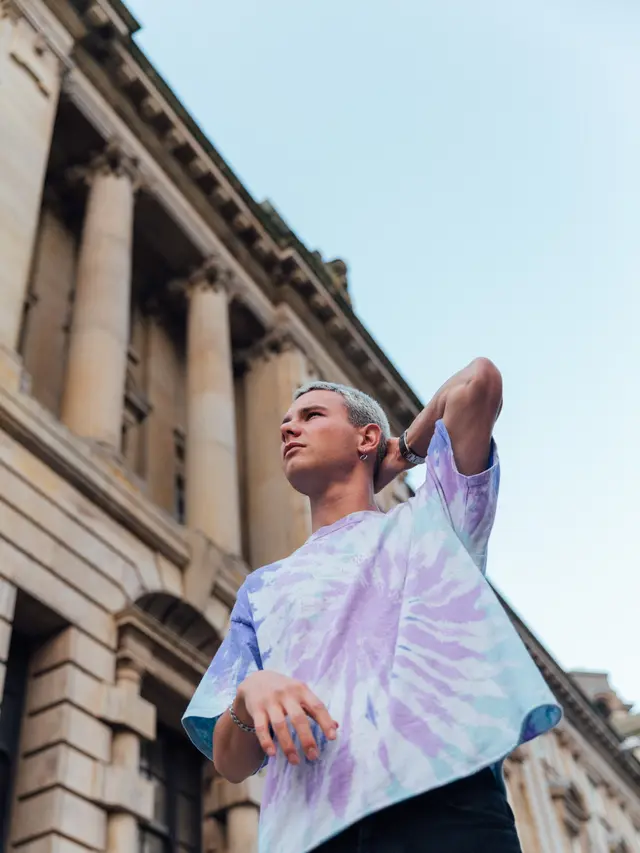 3 Teknik Buat Baju Tie Dye Dengan Mudah Hanya dengan Pemutih