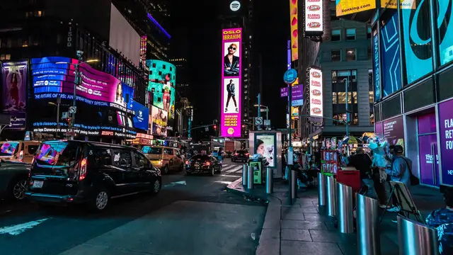 Wajah Oslo Ibrahim di Times Square New York