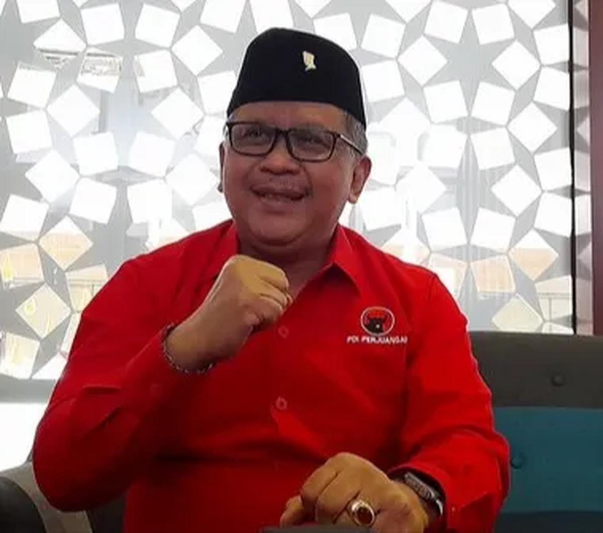 "Mesin ide yg akan mengeluarkan narasi-narasi dari kepemimpinan pak Ganjar Pranowo yang merupakan kesinambungan dengan kepemimpinan Pak Jokowi," tutup Jokowi.