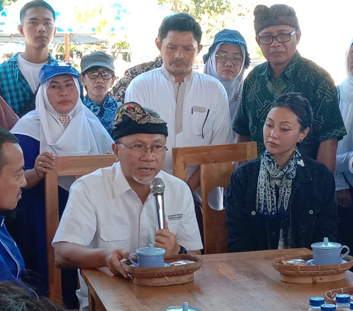 "Ya itu mereka tinggal pindah saja, online ada, e-commerce ada, kenapa susah," tegas Mendag.