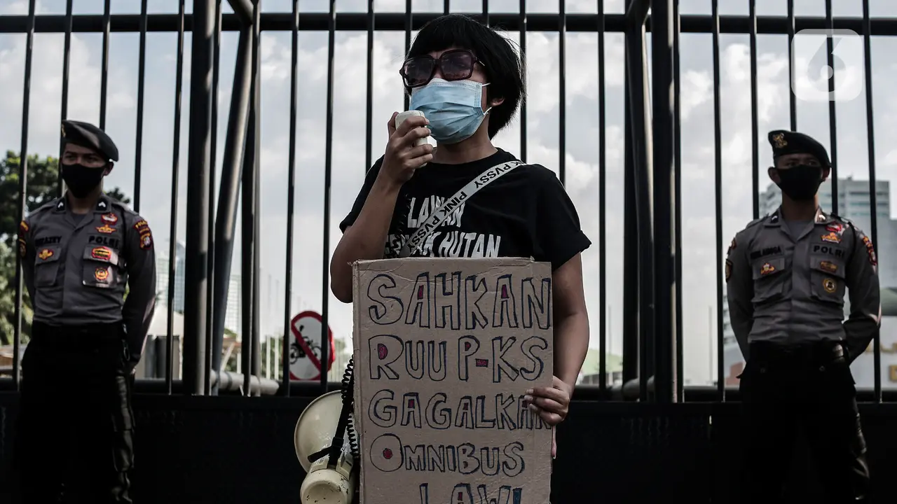 Desak Sahkan RUU PKS, Para Perempuan Geruduk Gedung DPR