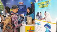 Booth PLN Mobile yang hadir dalam acara PLN Mobile Proliga 2024 di halaman GOR PSCC Palembang Sumsel (Liputan6.com / Nefri Inge)