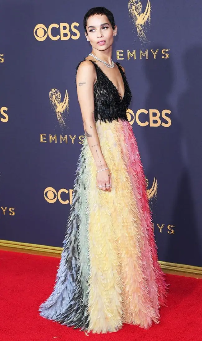 Inilah sederet selebritas cantik yang masuk ke dalam predikat gaun terbaik di Emmy Awards 2017. (Foto: www.whowhatwear.com)