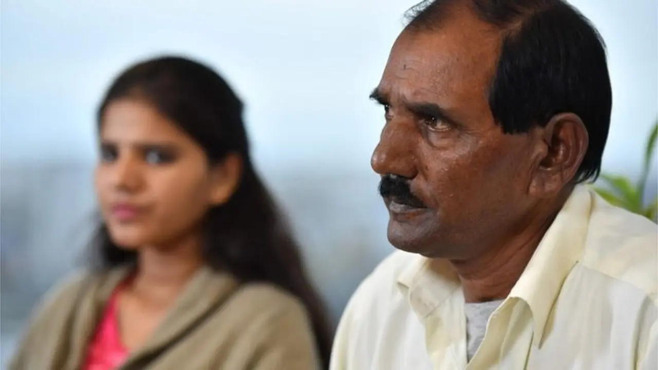 Suami dan anak perempuan Asia Bibi (AFP PHOTO)