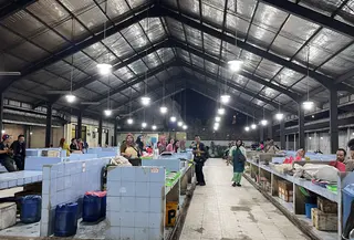 Pramono Gratiskan Retribusi Lokbin Pasar Kramat Jati Selama 6 Bulan bagi Pedagang yang Direlokasi
