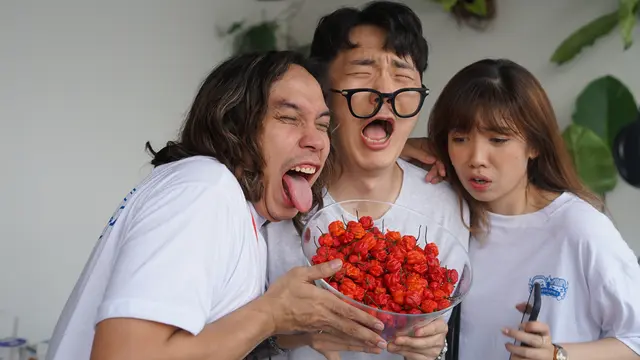 Gerry Girianza dan Bella Kuku membuat sajian bernama Superames.