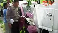Empat orang terluka saat terlibat kecelakaan antara truk boks, minibus, dan sepeda motor di Ngawi, Jatim. 