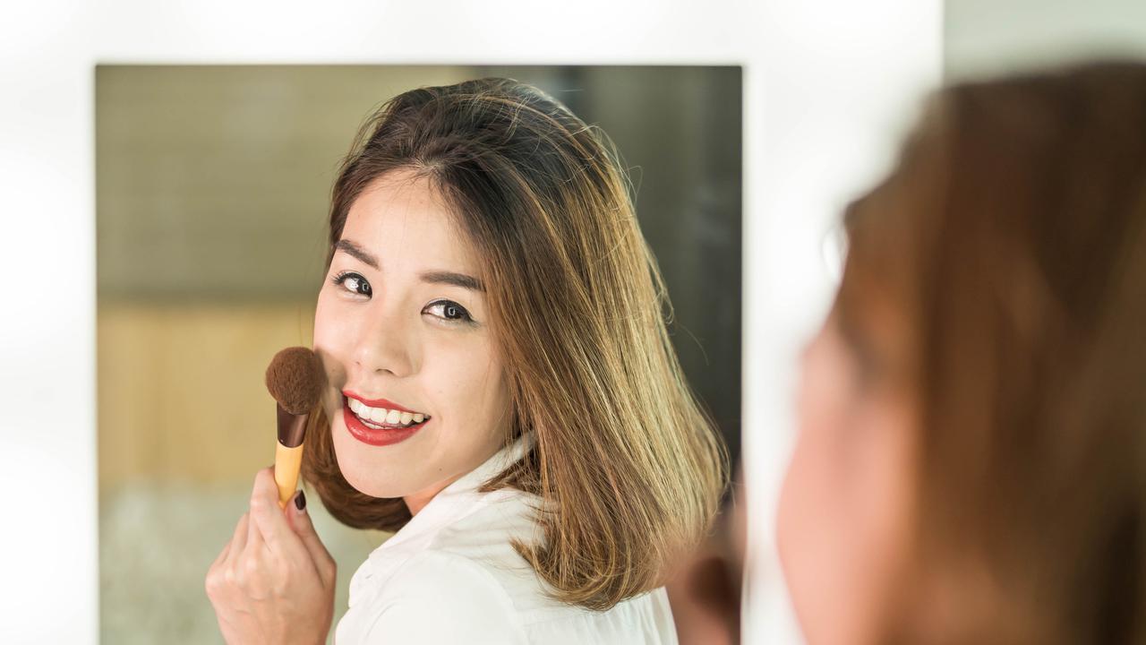 perempuan makeup