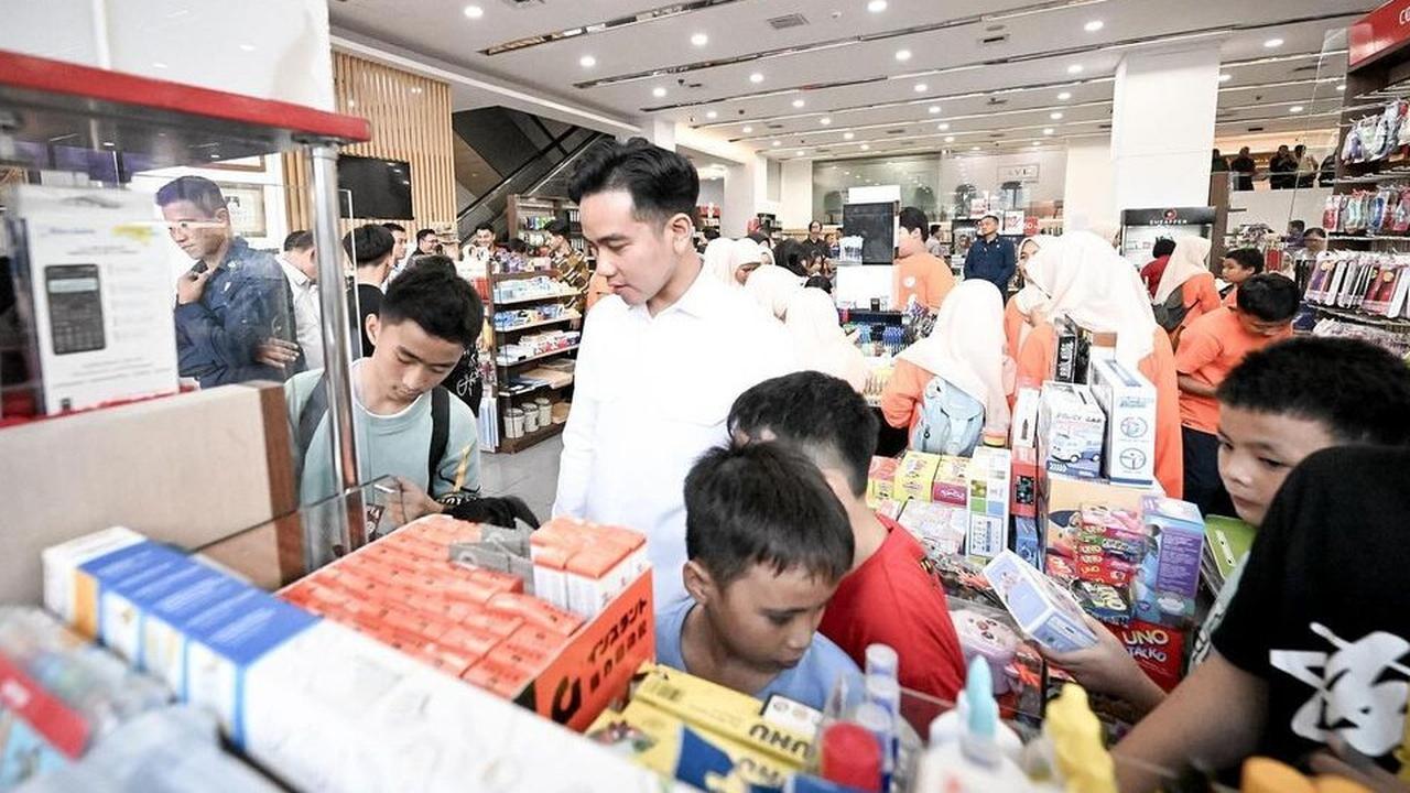Gibran Ajak Anak Panti Asuhan ke Toko Buku Bangun Budaya Literasi