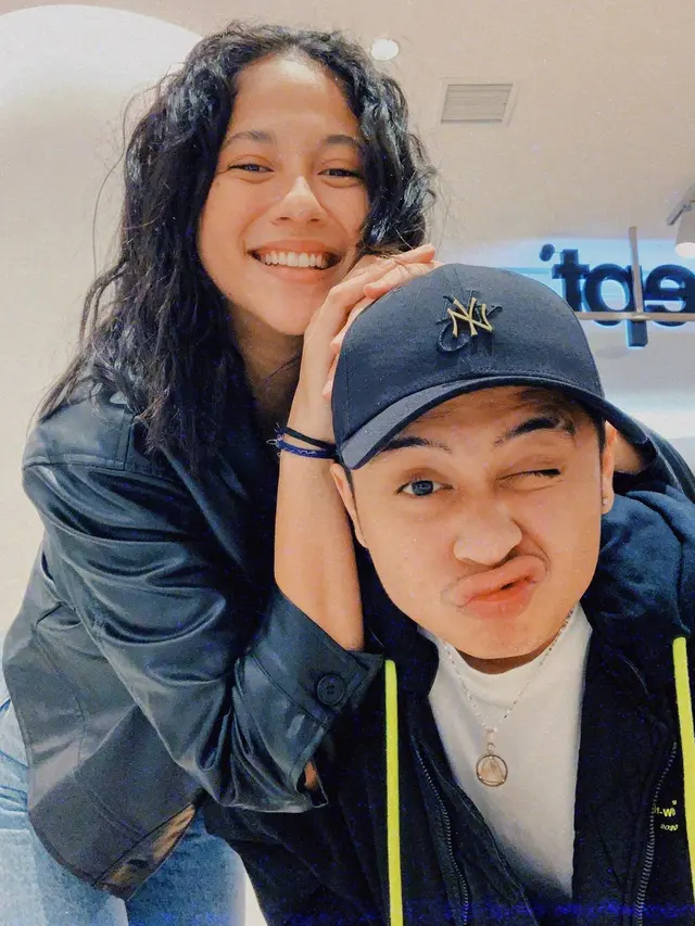 Tak Malu untuk Menunjukkan Kebucinan