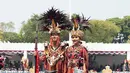 Tak kalah totalitas, pasangan Kaesang dan Erina juga terlihat mengenakan baju adat di Upacara HUT RI di Istana Merdeka. [Foto: Instagram/kaesangp]