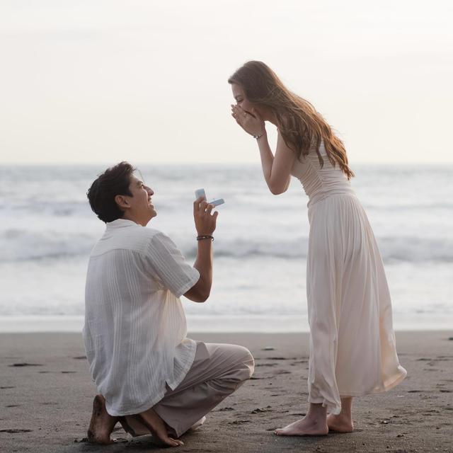 Pernah Putus Kini Makin Serius, Ini 6 Potret Harris Vriza Lamar Haviza Devi Anjani