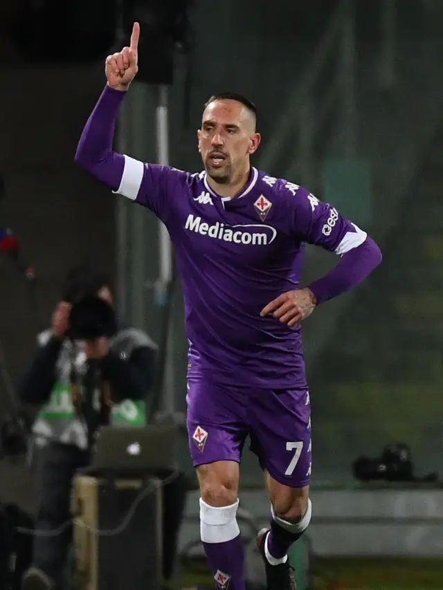 Ibrahimovic Cetak Gol, AC Milan Bekuk Fiorentina 3-2