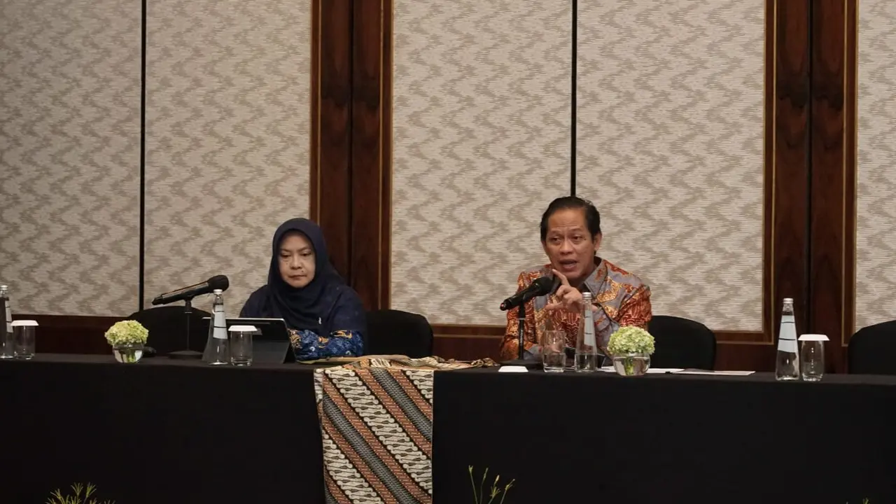 Menteri Lingkungan Hidup Hanif Faisol Nurofiq