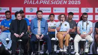 Ketua Umum PSSI Erick Thohir, Ketua SC Piala Presiden 2025 Maruarar Sirait, Direktur SCM Harsiwi Achmad, dan Ketua OC piala Presiden 2025 Arya Sinulingga memberi keterangan dalam konferensi pers terkait Piala Presiden 2025 di SCTV Tower, Senayan, Jakarta Pusat, Jumat (4/7/2025).(Bola.com/M Iqbal Ichsan)