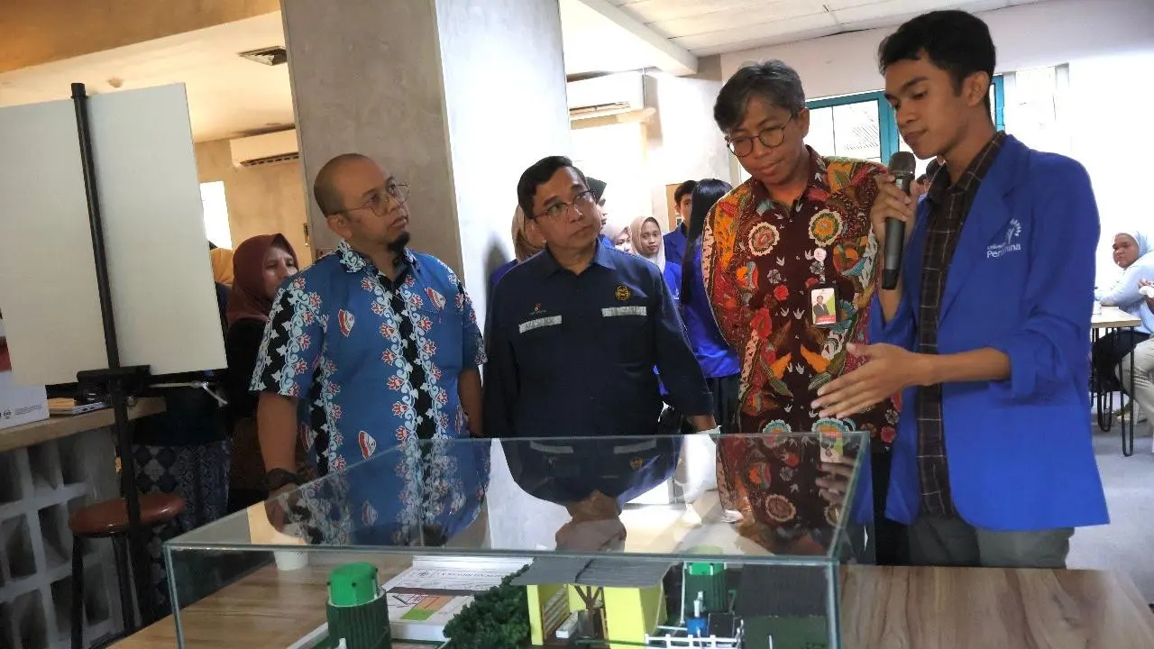 Perwakilan SKK Migas Sumbagut sedang berdiskusi dengan mahasiswa penerima Beasiswa Prestasi PHR di Universitas Pertamina (Istimewa)