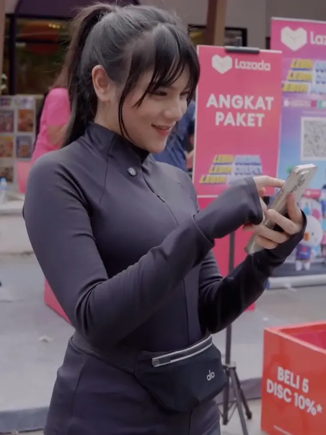 Potret Davina Karamoy Caf Free Day di Surabaya ((instagram/davinaakaramoy)