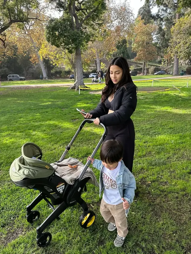 6 Potret Nikita Willy Momong Dua Buah Hatinya, Ibu Tangguh Tanpa Baby Sitter