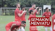 Berita video pemain anyar Marco Motta tampak semakin menyatu dan akrab di tim Persija Jakarta.