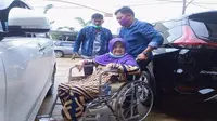 Nenek Darmina (78) menggunakan kursi roda saat mengikuti sidang kedua perebutan tanah warisan di PN Pangkalan Balai Banyuasin Sumsel (Liputan6.com / Nefri Inge)