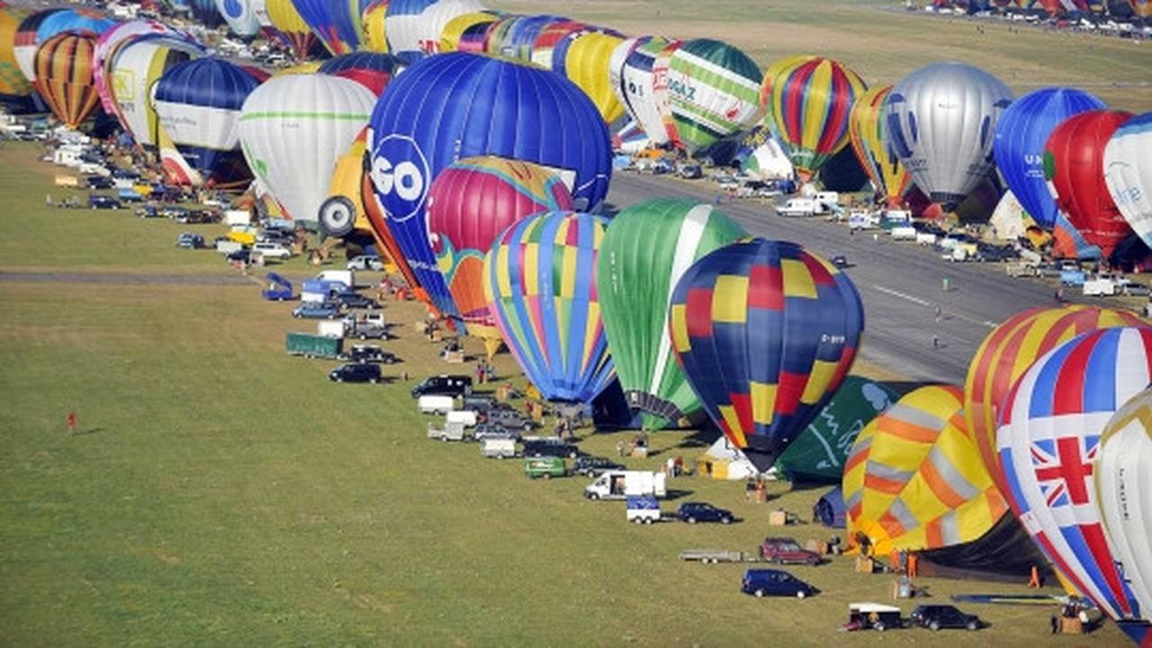 Festival balon udara hiasi langit Prancis