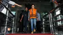 Pimpinan DPRD Muba, Aidil Fitri usai menjalani pemeriksaan KPK, Jakarta, Selasa (15/12/2015). Aidil diperiksa terkait kasus dugaan suap LKPJ 2014 Bupati Muba, Pahri Azhari dan pengesahan APBD 2015 Kabupaten Muba. (Liputan6.com/Helmi Afandi)