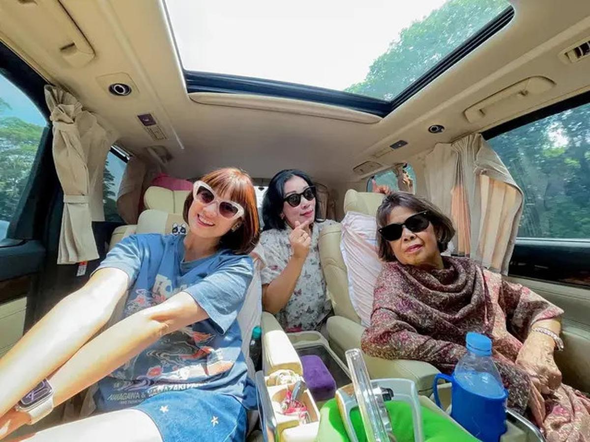 6 Potret Chika Jessica Syuting Ditemani Ibunda, Ucap Terima Kasih Atas Doa Netizen