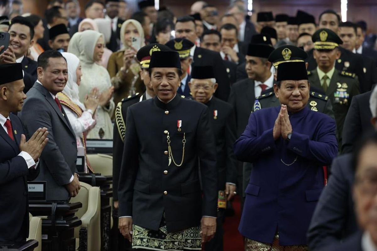 Baju Beskap Warna Biru Prabowo Subianto